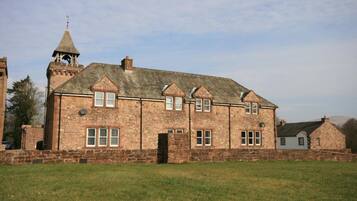 Lamplugh | Iron/ironing board, free WiFi, bed sheets