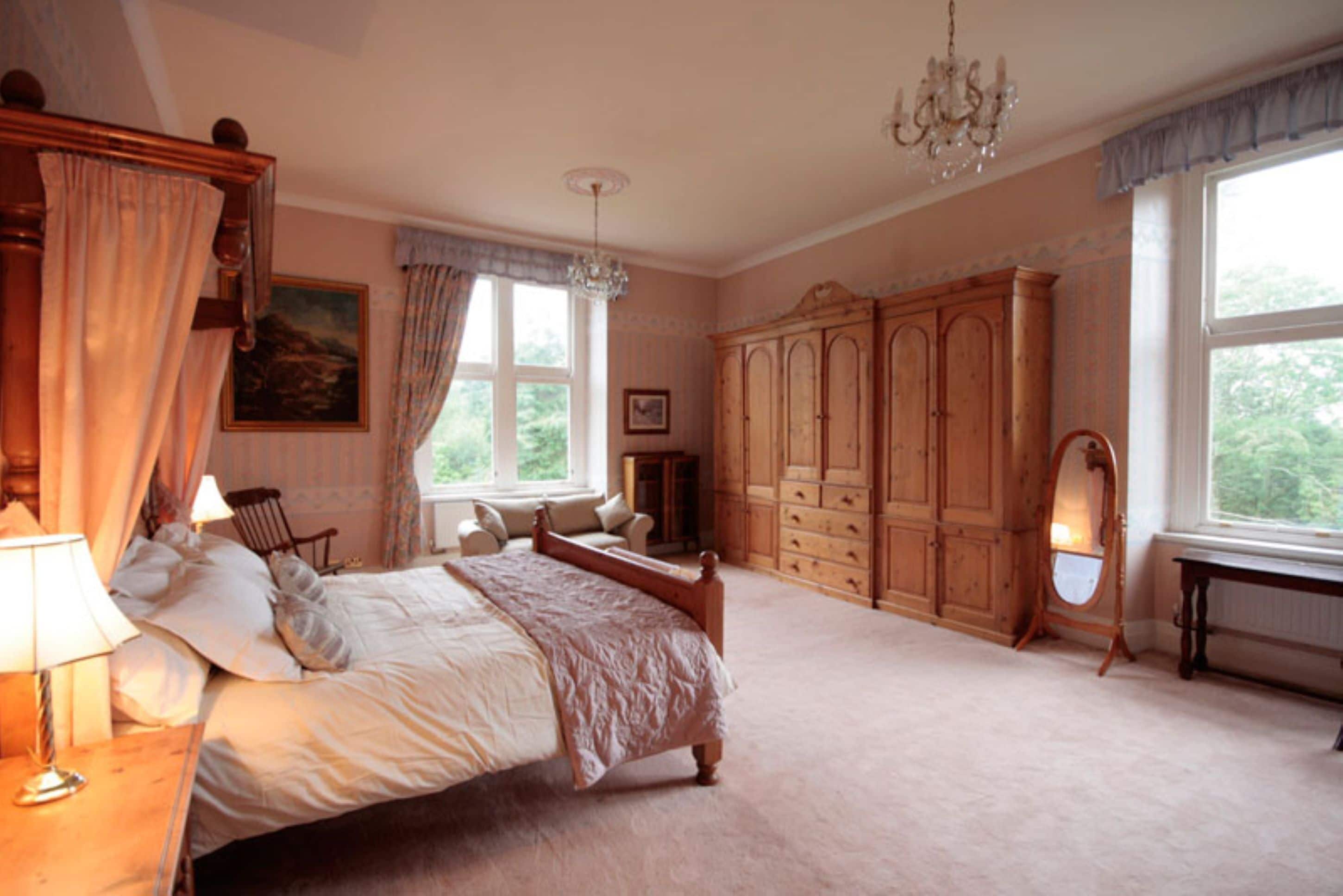 Talo (Broughton) | Silitysrauta/-lauta, ilmainen Wi-Fi, vuodevaatteet