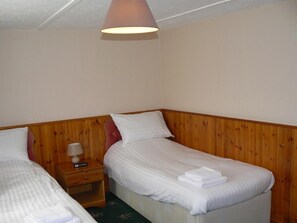 Standard Twin Room, Ensuite - The Kings Head (Bridgwater)