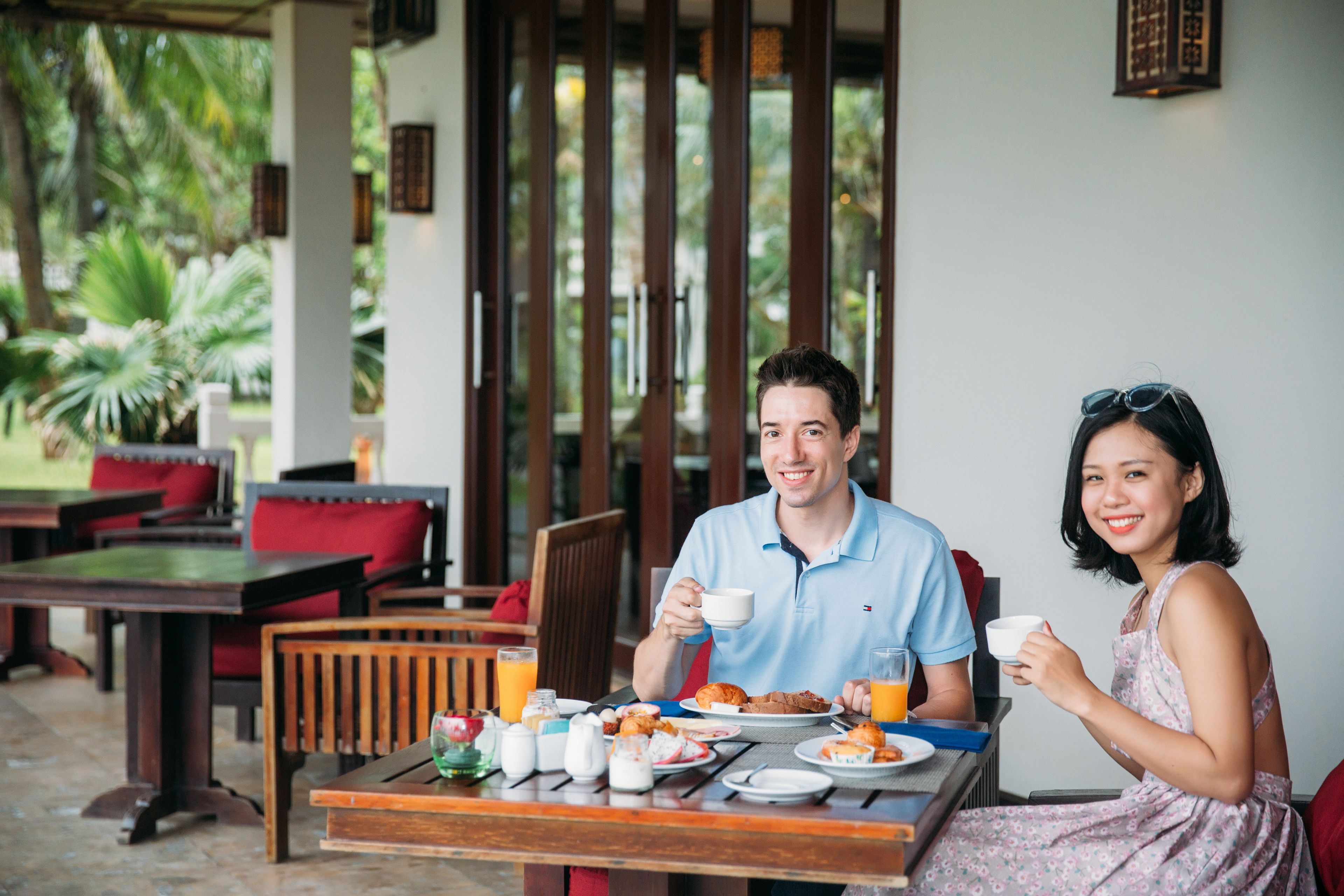 daily buffet breakfast (vnd 450000 per person)