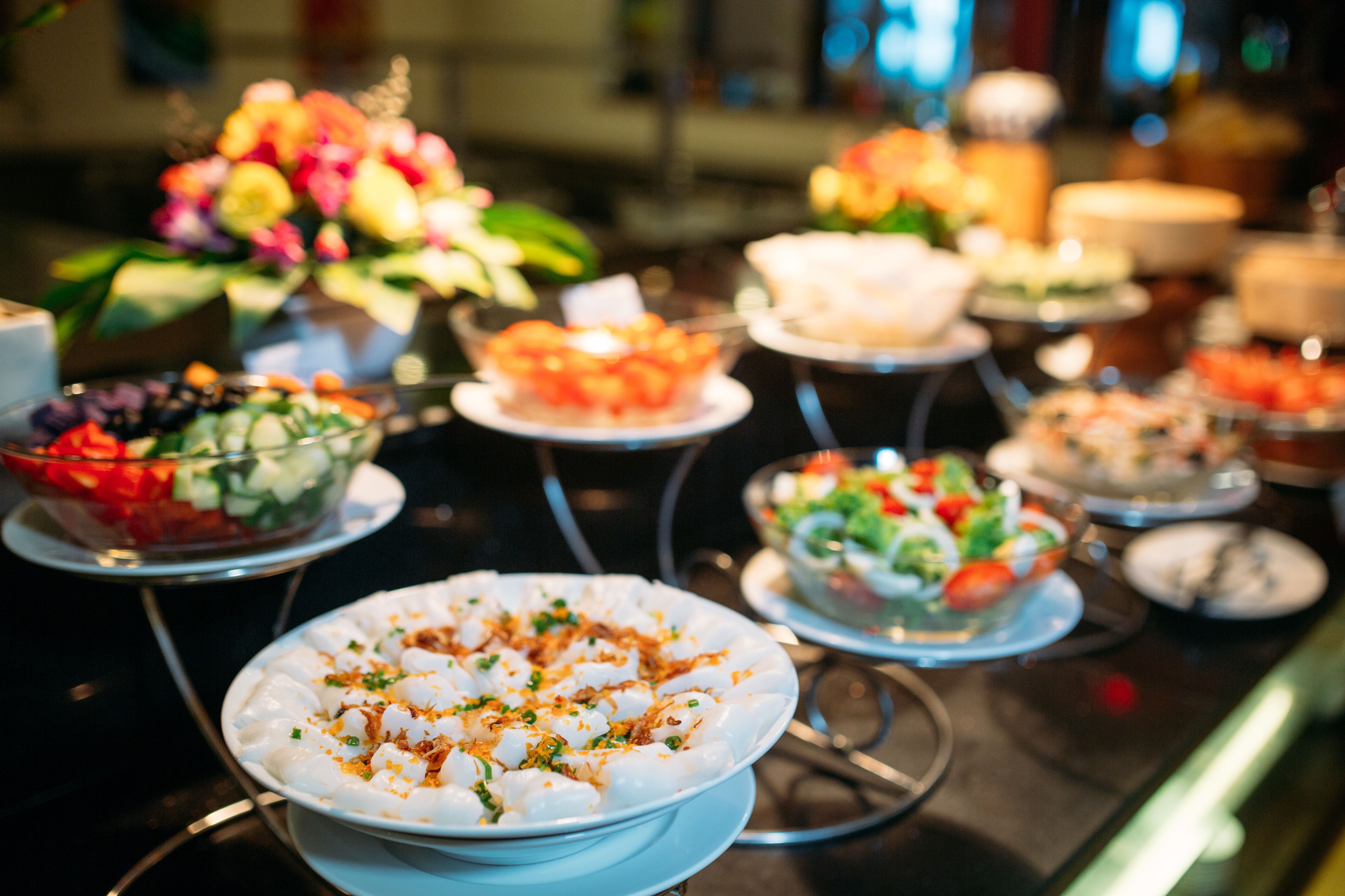daily buffet breakfast (vnd 450000 per person)