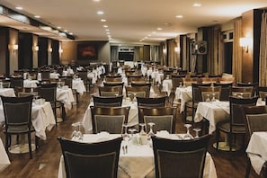 Breakfast, lunch and dinner served - Alkoclar Exclusive Uludag (Bursa)