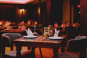 Breakfast, lunch and dinner served