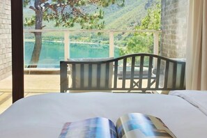 Minibar, in-room safe, iron/ironing board, Internet - Silver Lake Island Hotel At Lugu Lake, Yunnan (Lijiang)