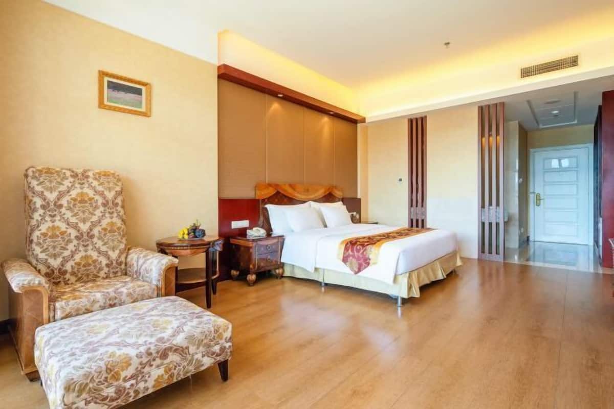 Minibar, in-room safe, iron/ironing board, high-speed internet