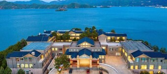 泸沽  湖银湖岛大酒店