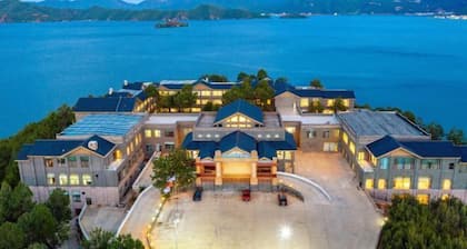 Silver Lake Island Hotel At Lugu Lake, Yunnan