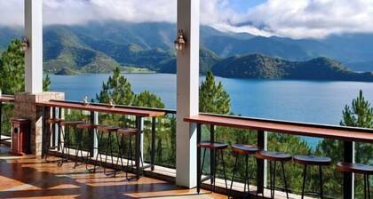 Silver Lake Island Hotel At Lugu Lake, Yunnan
