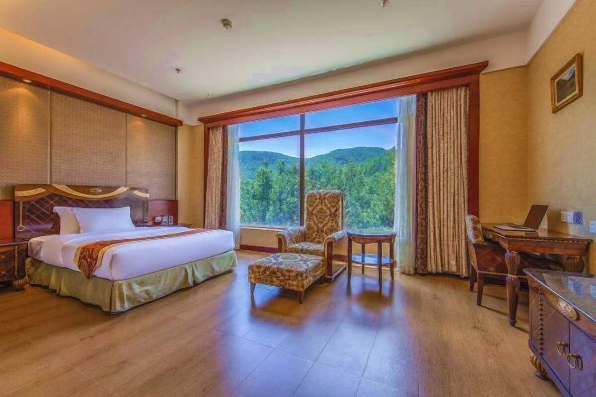 Minibar, in-room safe, iron/ironing board, high-speed internet