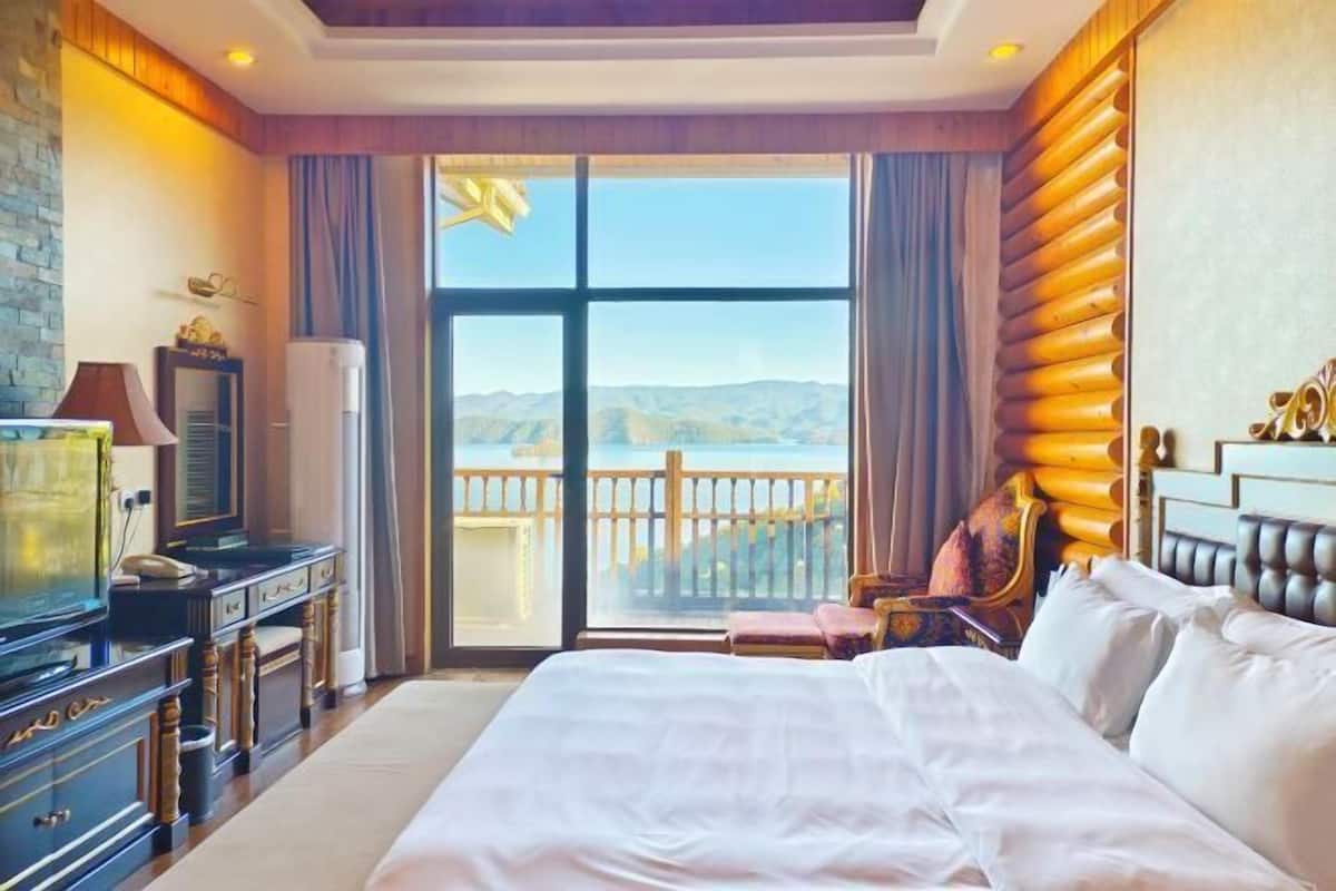 Minibar, in-room safe, iron/ironing board, high-speed internet