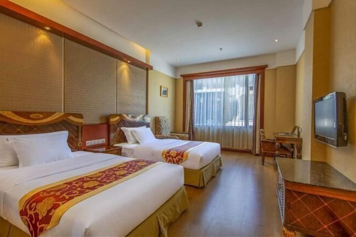 Minibar, in-room safe, iron/ironing board, high-speed internet