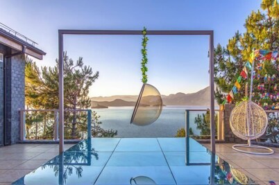 Silver Lake Island Hotel At Lugu Lake, Yunnan