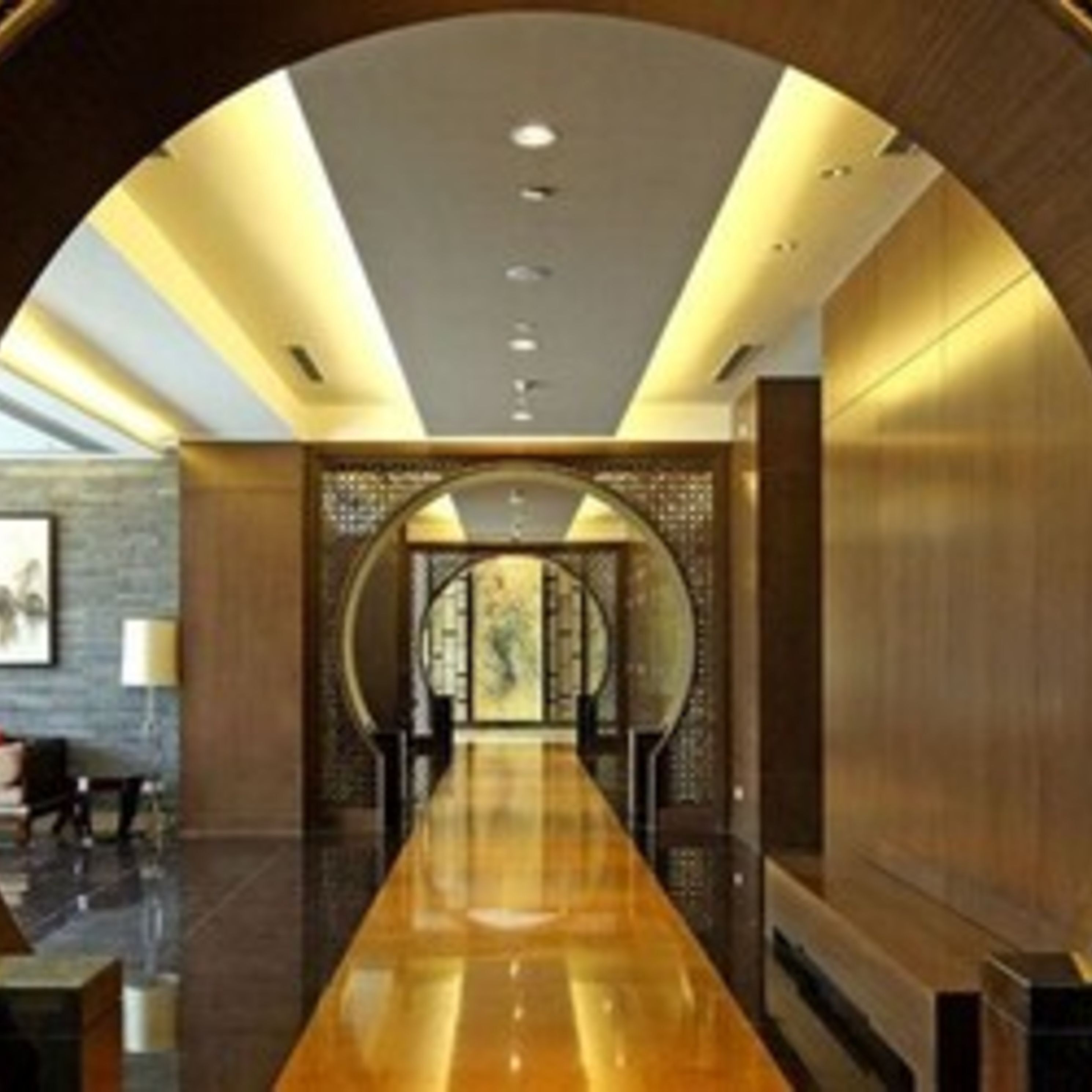 3 restaurantes, se sirven desayunos, comidas, cenas y cocina china