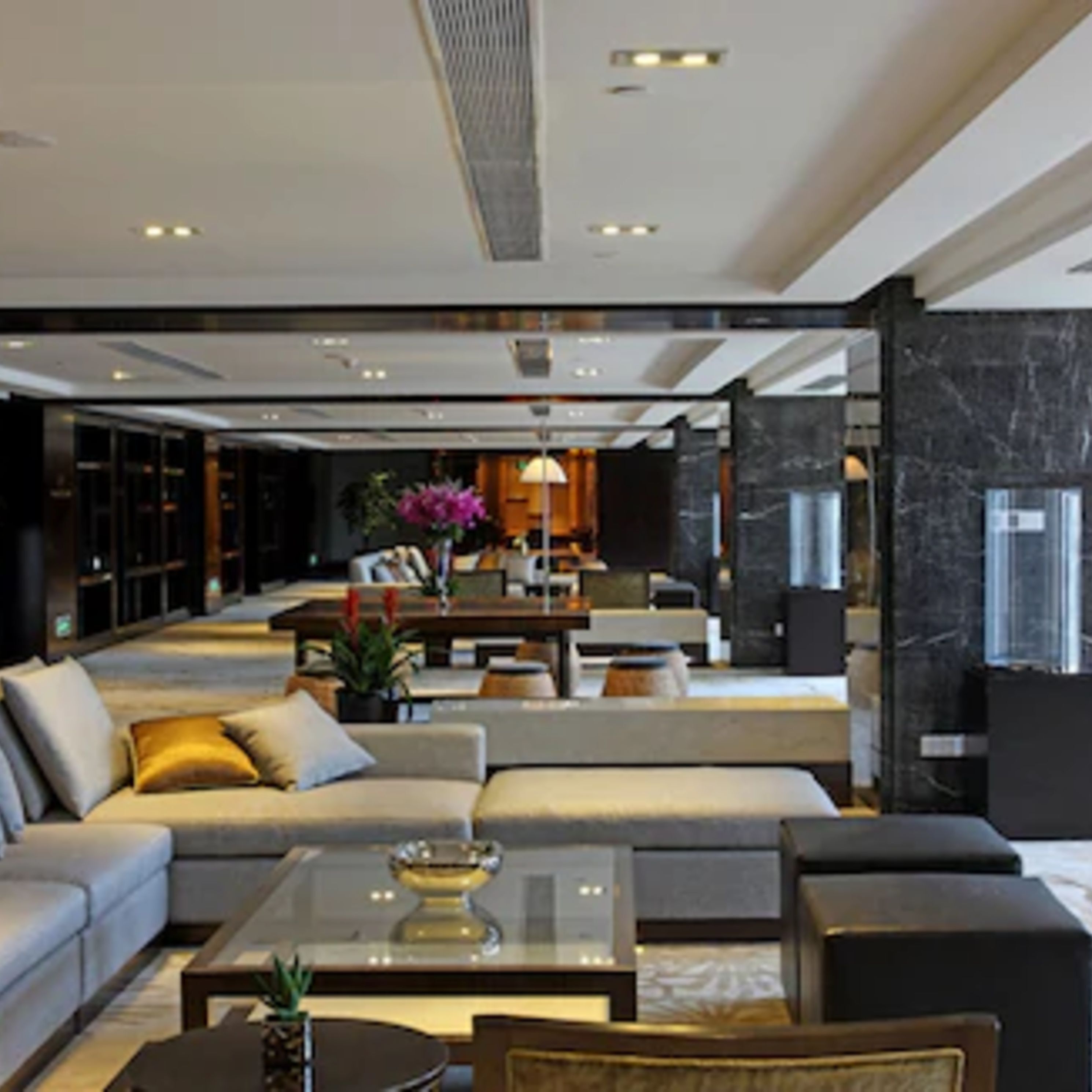 3 restaurants, breakfast, lunch, dinner served; chinese cuisine