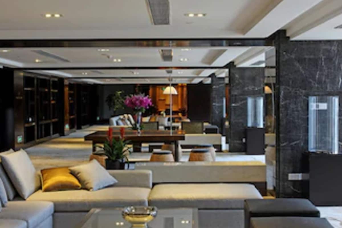 3 restaurants, breakfast, lunch, dinner served; chinese cuisine