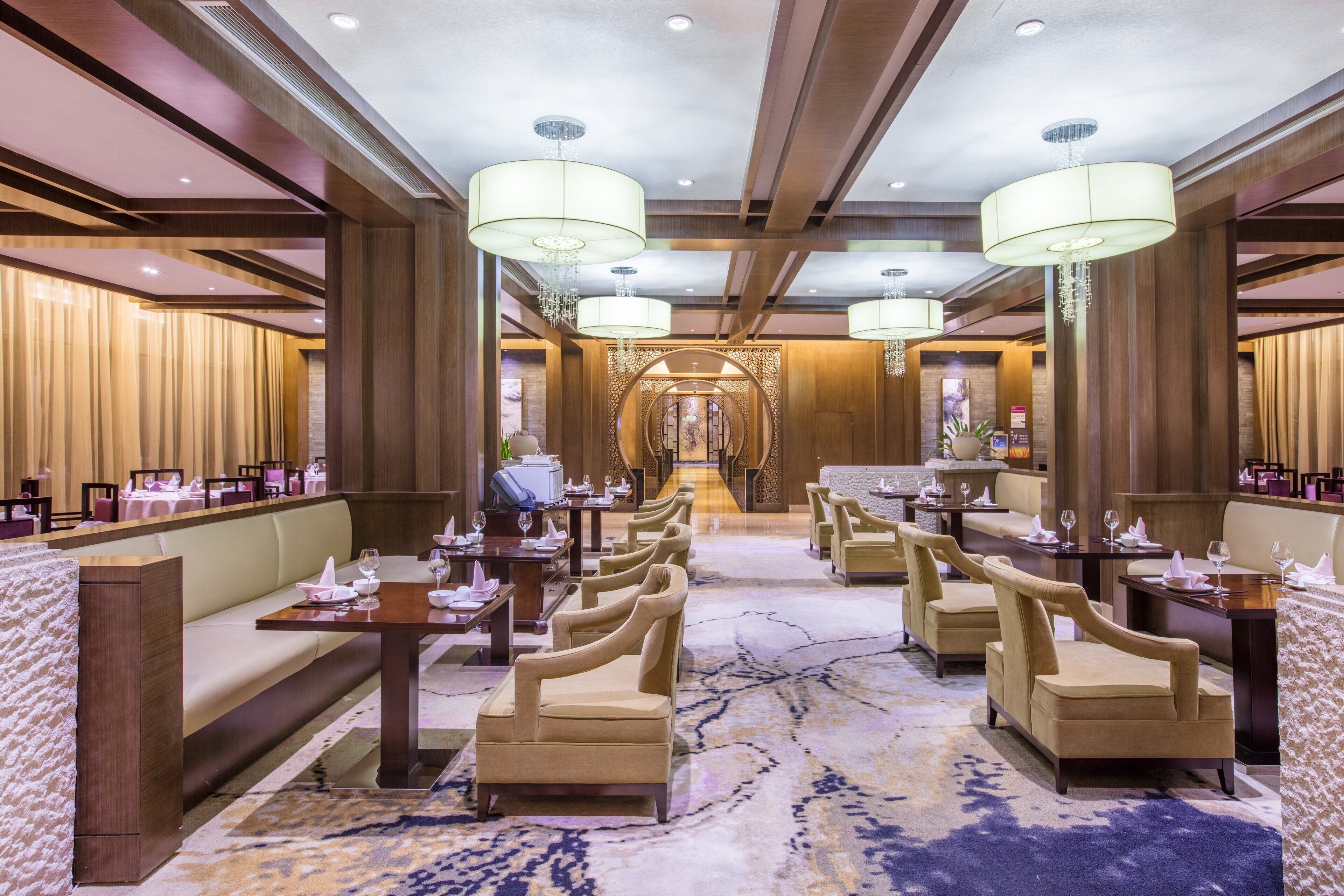 3 restaurants, breakfast, lunch, dinner served; chinese cuisine