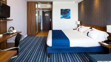 Familiekamer, 1 queensize bed met slaapbank (Free Breakfast) | Een bureau, verduisterende gordijnen, geluiddichte muren, gratis wifi