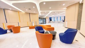 Coin salon dans le hall