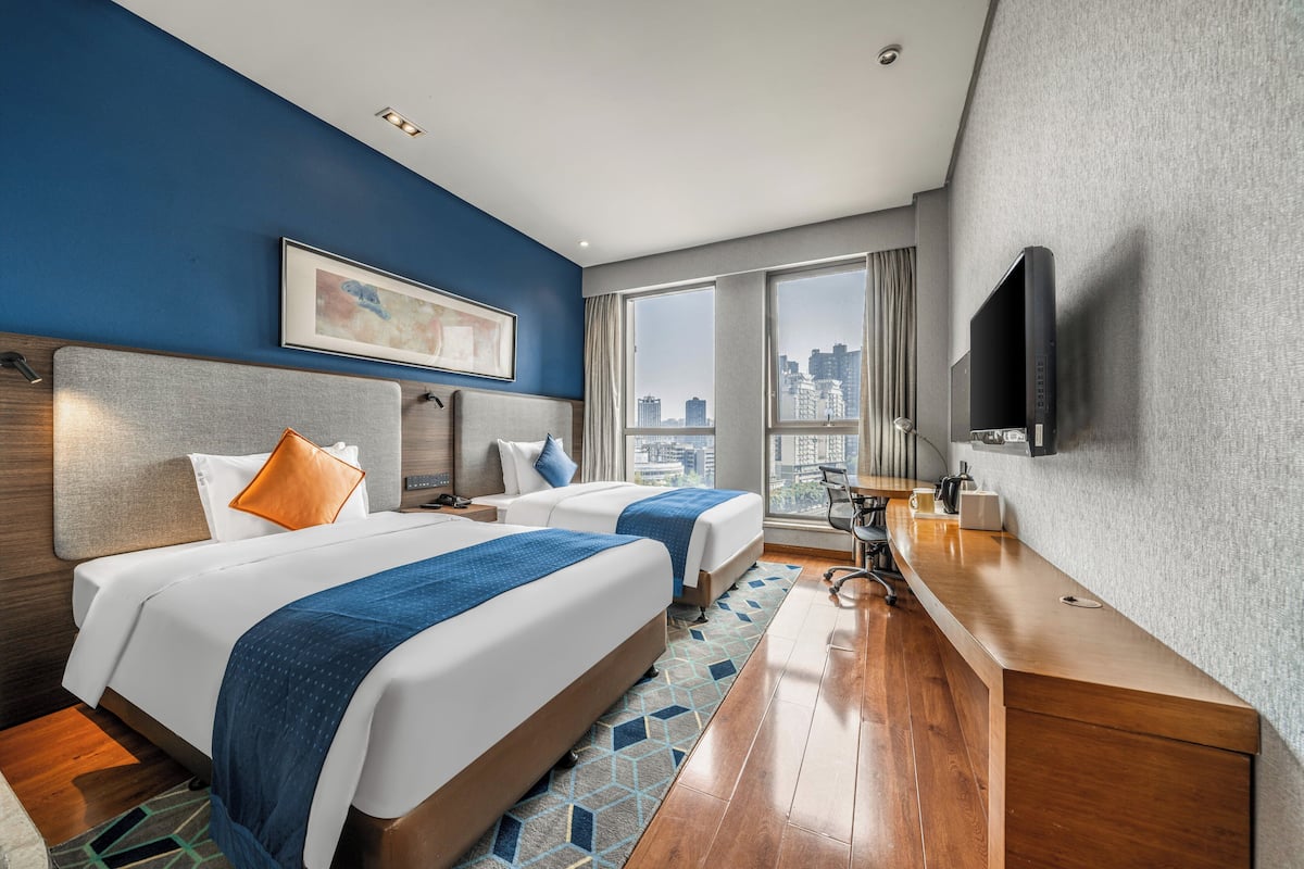 Premium bedding, down duvets, Select Comfort beds, desk