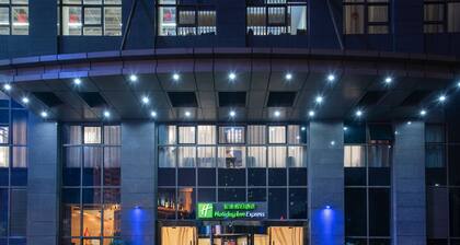 Holiday Inn Express Chongqing Guanyinqiao by IHG