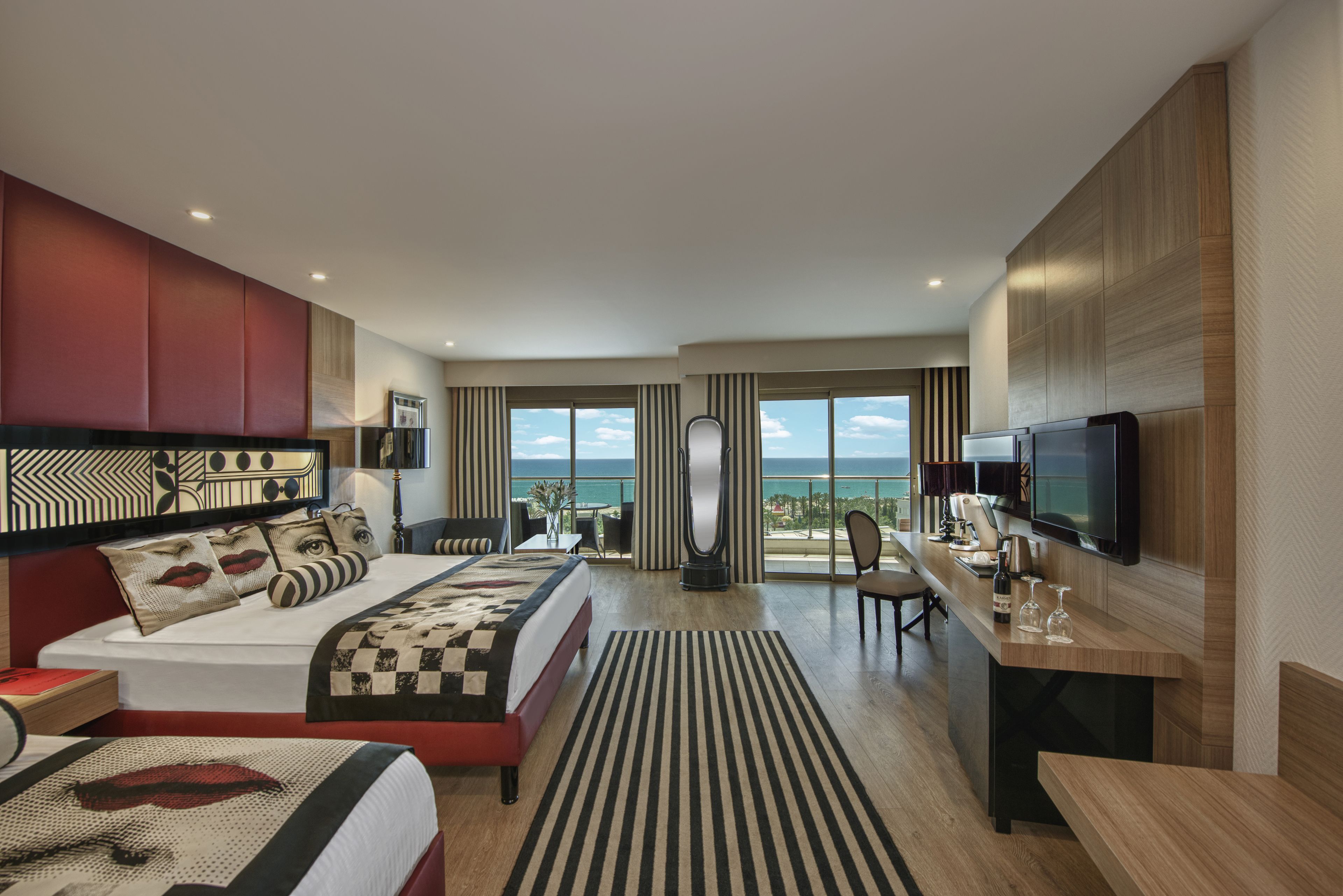 premium bedding, minibar, in-room safe, desk