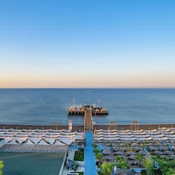 私家海滩、海滩遮阳伞、沙滩毛巾、排球