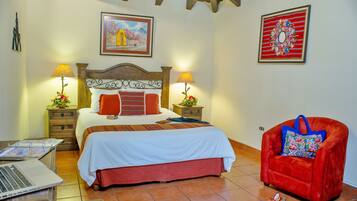 Phòng Suite Superior, bồn tắm thủy lực, khu vực sân vườn | Bộ đồ giường cao cấp, nệm Tempur-Pedic, minibar