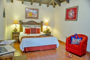 Svit Superior - bubbelbad - innergård | Sängtillbehör av högsta kvalitet, Tempur-Pedic-madrasser och minibar