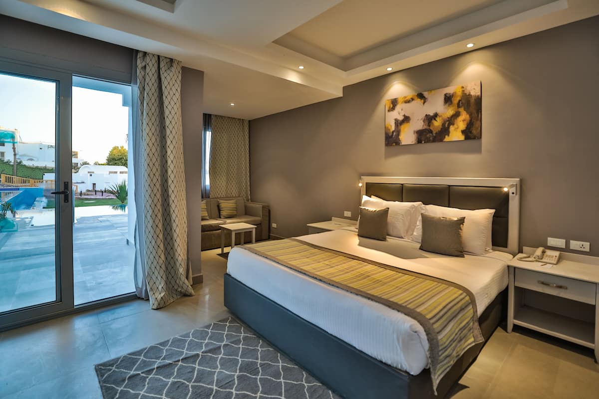 1 bedroom, pillowtop beds, minibar, in-room safe