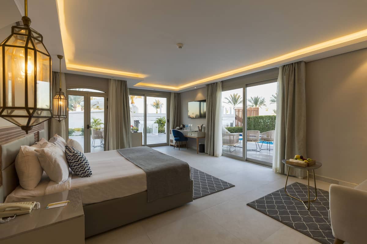 diamond pool suite | 1 bedroom, pillow-top beds, minibar, in-room safe