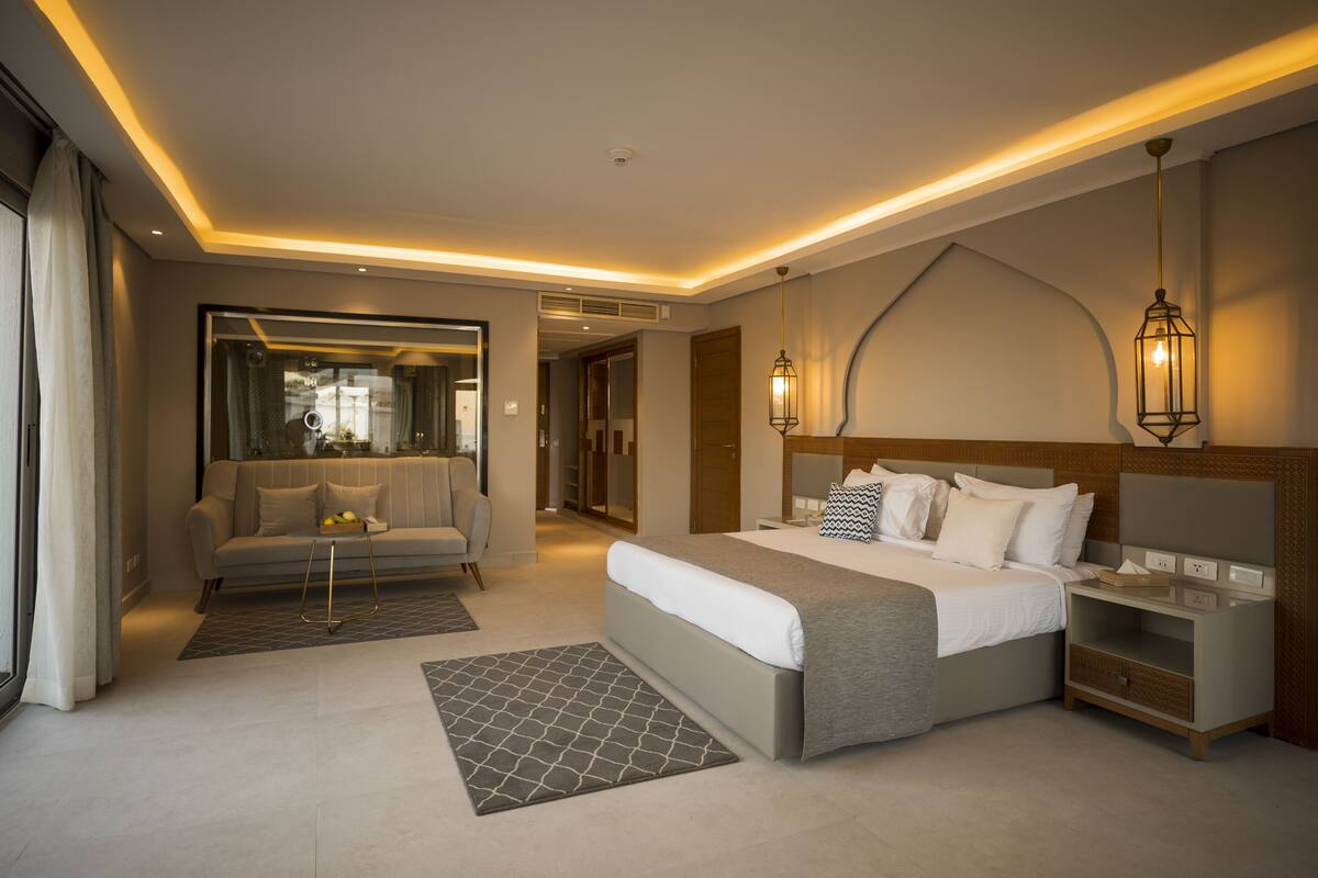 diamond pool suite | 1 bedroom, pillow-top beds, minibar, in-room safe