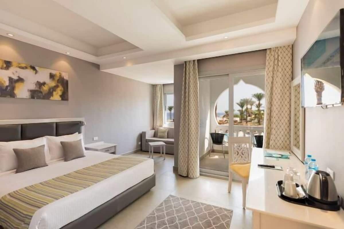 Colchones con pillow-top, minibar y caja de seguridad en la habitación