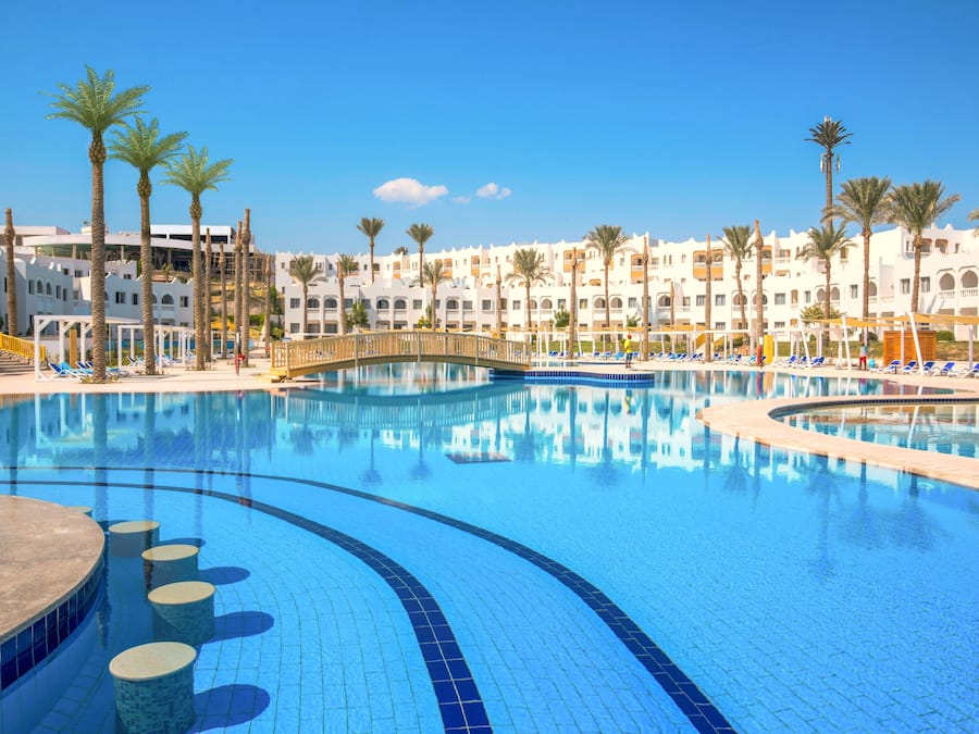 3 outdoor pools, pool umbrellas, pool loungers