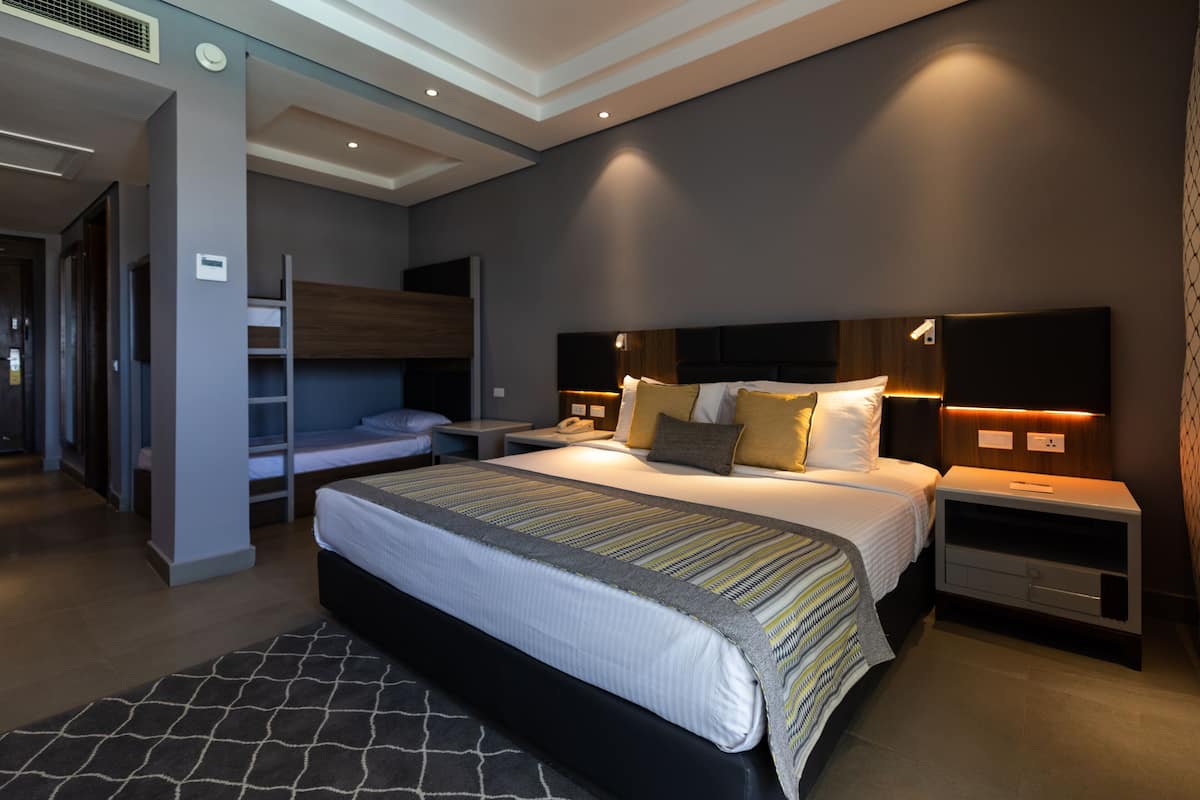 1 bedroom, pillowtop beds, minibar, in-room safe