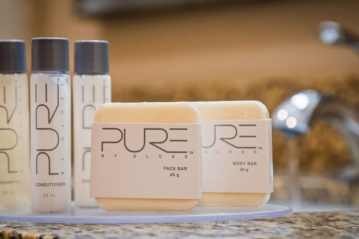 hypo-allergenic bedding, iron/ironing board, cots/infant beds, free wifi