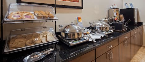 Petit déjeuner complet compris tous les jours