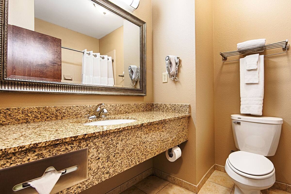 Phòng tắm | Máy sấy tóc, khăn tắm