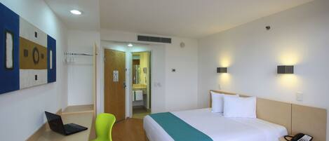 Habitación estándar, 1 cama Queen size | Escritorio, wifi gratis y ropa de cama