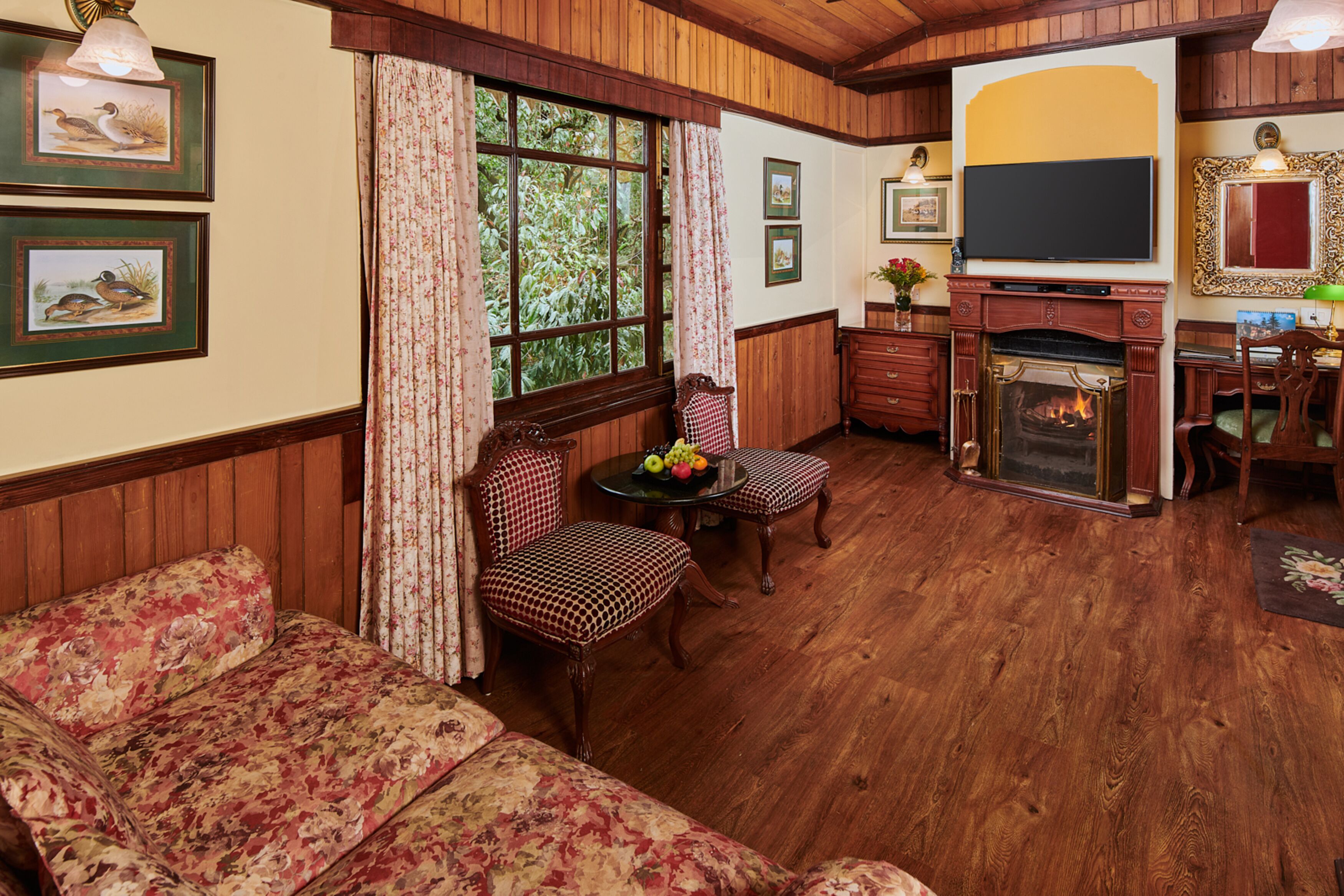 suite | living area | lcd tv, dvd player