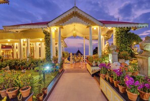 Front of property – evening/night - MAYFAIR Darjeeling (Darjeeling)