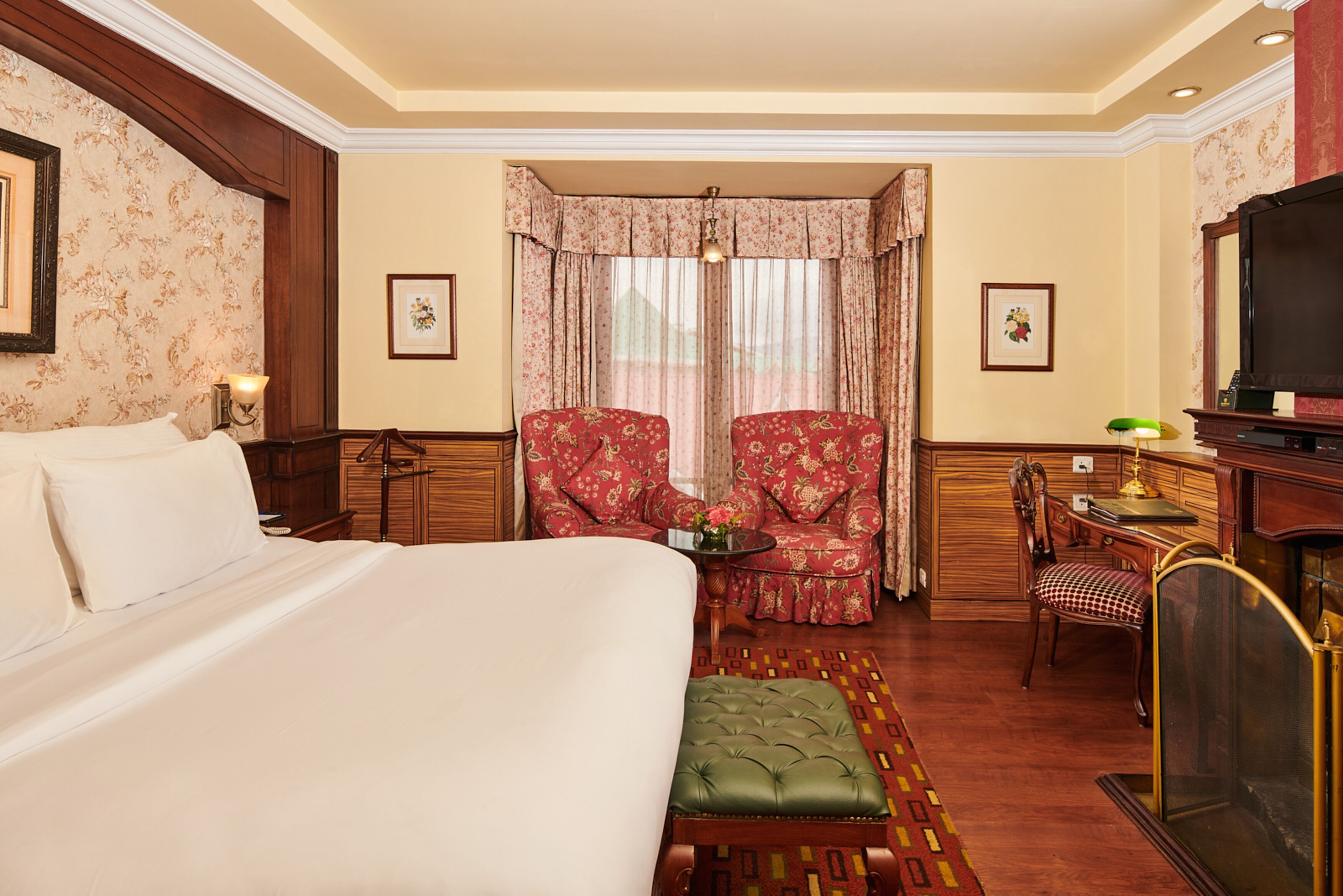 2 bedrooms, in-room safe, individually decorated, individually furnished