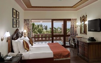 Minibar con artículos gratuitos, caja fuerte, decoración individual