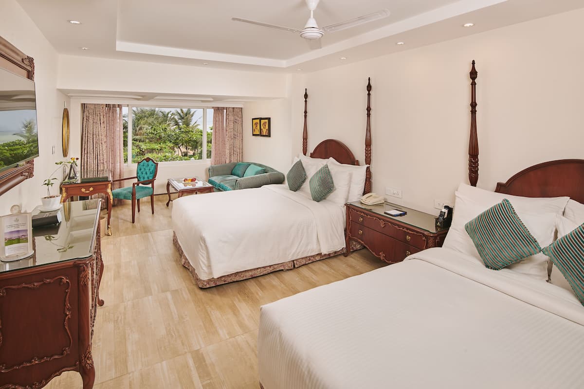 Family Suite | Bar mini percuma, peti besi dalam bilik, meja 