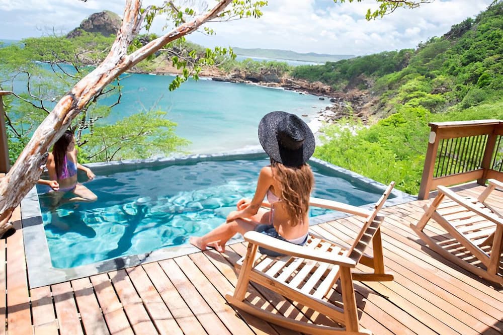 Aqua Oceanfront Hotel Resort