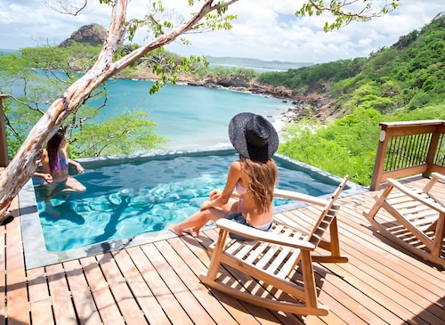 Aqua Oceanfront Hotel Resort