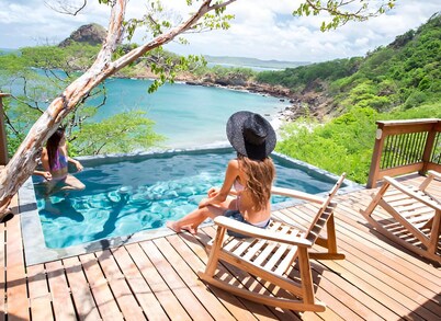 Aqua Oceanfront Hotel Resort