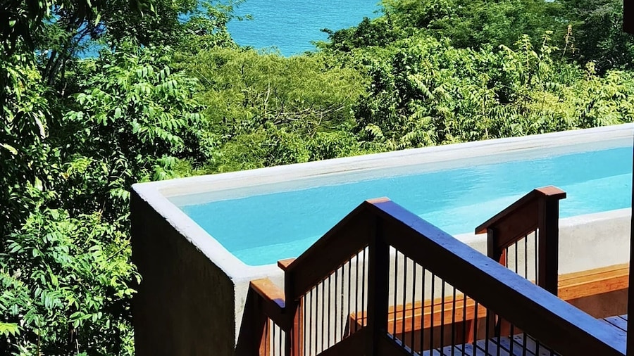 Aqua Oceanfront Hotel Resort