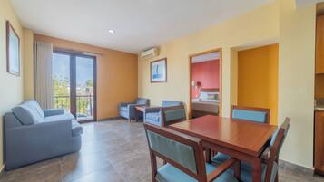 Junior Suite | Living area | Flat-screen TV