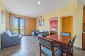 Junior Suite | Living area | Flat-screen TV - Seven Crown La Paz Centro Histórico (La Paz)