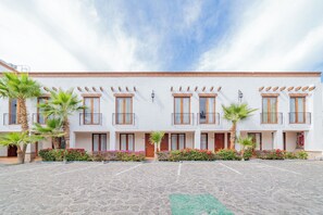 Vista frontal de la propiedad